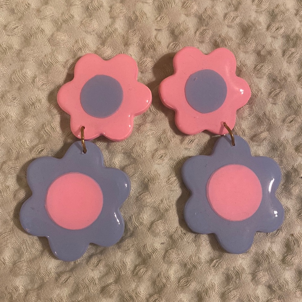 Blush Daisy Earrings